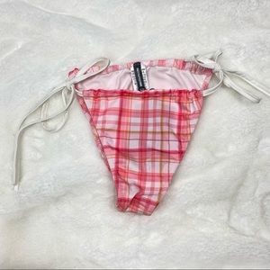 NWT Pretty Little Thing Contrast Ruched Bikini Bottoms